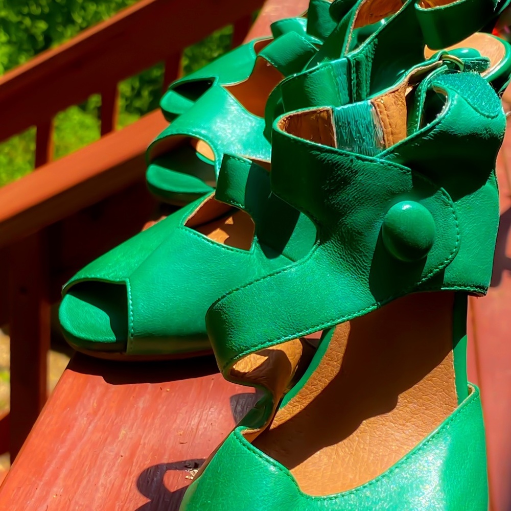 Spring has Sprung!Green Miz Mooz Sandals size 6